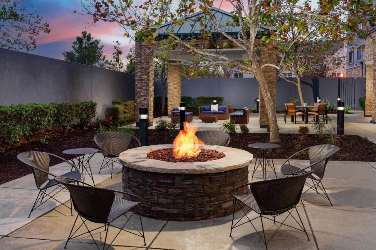 Courtyard By Marriott Sacramento Folsom Hotel Buitenkant foto