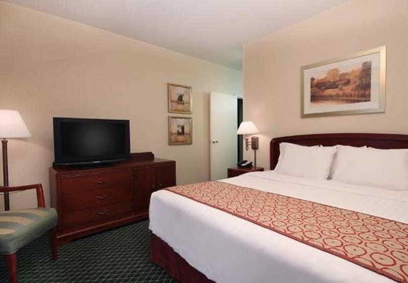 Courtyard By Marriott Sacramento Folsom Hotel Buitenkant foto